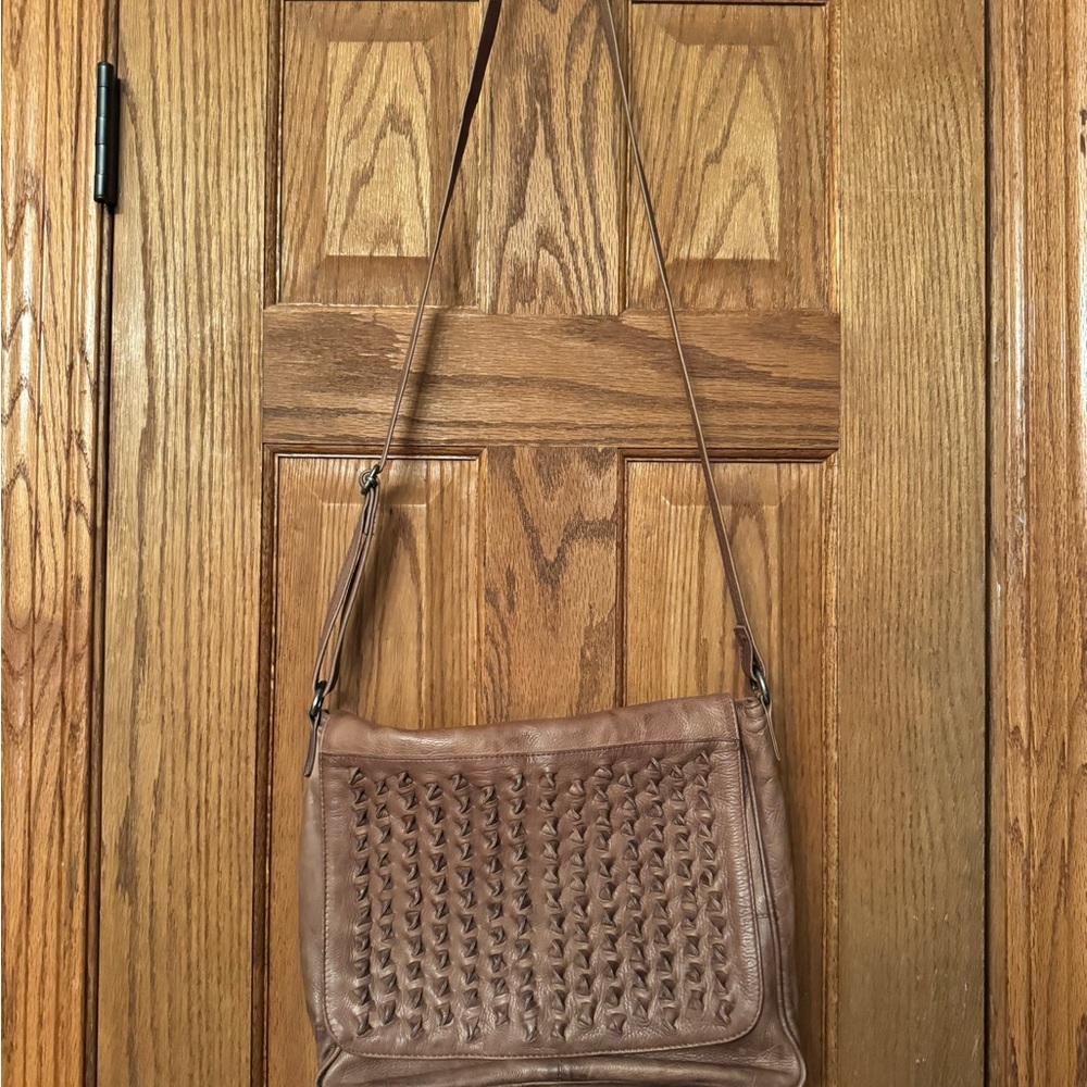 Chic Tan Woven Shoulder Bag
